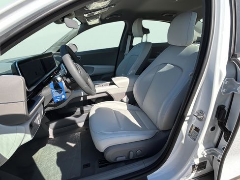 New 2025 Hyundai Ioniq 6 SEL RWD image 18