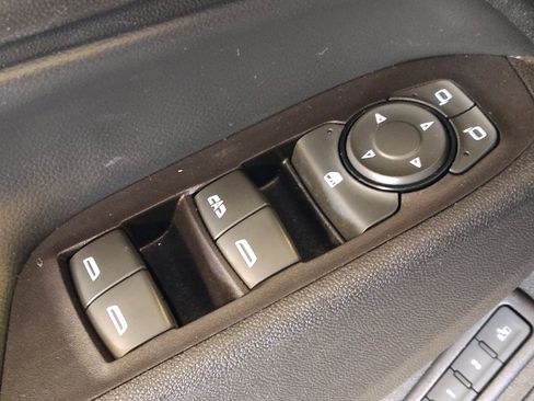 Used 2018 Chevrolet Equinox Premier FWD image 27