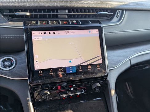 Used 2022 Jeep Grand Cherokee L Limited image 31