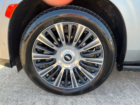 Used 2023 Cadillac Escalade ESV Sport Platinum RWD image 7