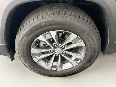 Used 2025 Chevrolet Equinox LT AWD/4WD image 11