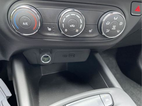 Used 2024 Chevrolet Trax RS w/ Driver Confidence Package FWD image 28
