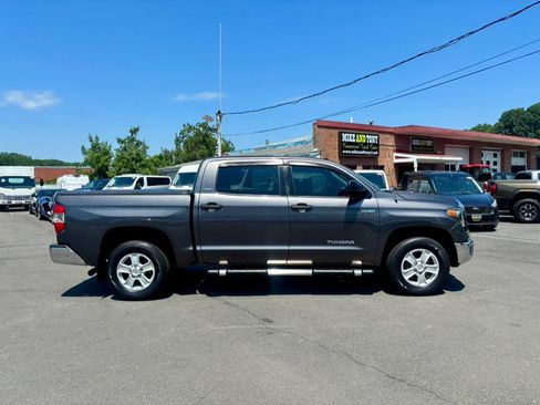 Used 2019 Toyota Tundra SR5 w/ SR5 Upgrade Package AWD/4WD image 4