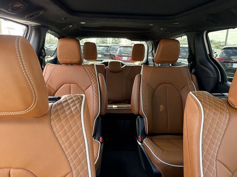 New 2026 Chrysler Pacifica Pinnacle image 31