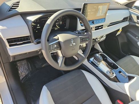 New 2026 Mitsubishi Outlander SE image 22