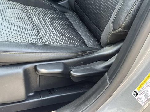 Used 2024 Chevrolet Trax LT w/ Sunroof Package FWD image 22