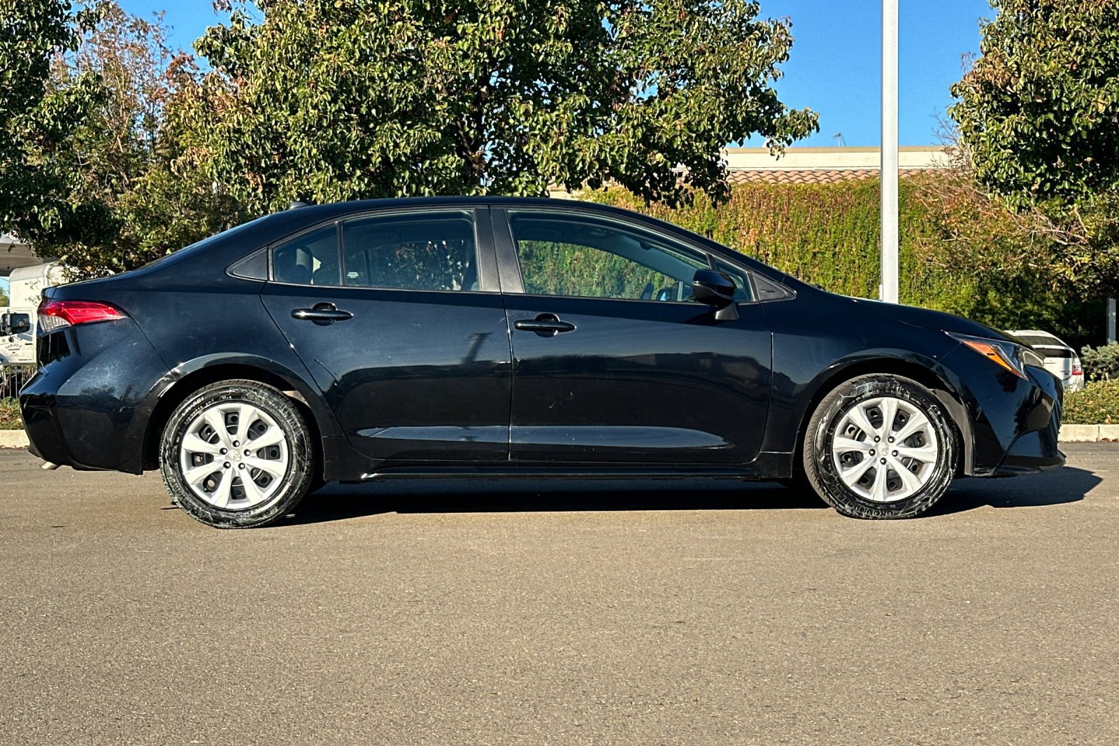 Used 2024 Toyota Corolla LE FWD image 3