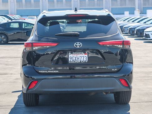 Used 2021 Toyota Highlander XLE FWD image 13
