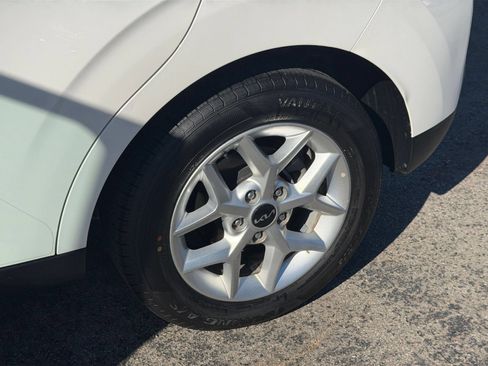 Used 2025 Kia Soul LX w/ LX Technology Package FWD image 29