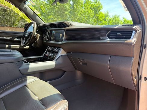Used 2021 GMC Yukon Denali w/ Advanced Technology Package AWD/4WD image 39