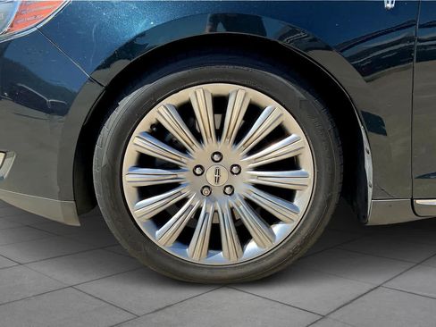 Used 2014 Lincoln MKS FWD image 5
