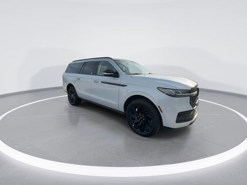 New 2026 Lincoln Navigator L Reserve image 2