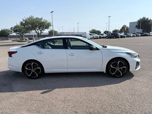 Certified 2024 Nissan Altima 2.5 SR w/ SR Premium Package FWD image 5