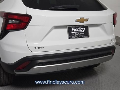 Used 2024 Chevrolet Trax LT w/ Driver Confidence Package FWD image 6