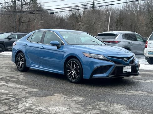 Used 2023 Toyota Camry SE image 1