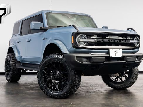 Used 2025 Ford Bronco Outer Banks AWD/4WD image 1