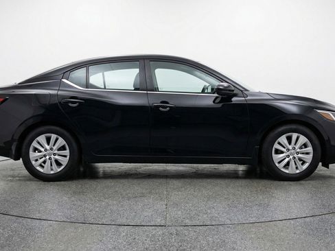 Used 2025 Nissan Sentra S image 11
