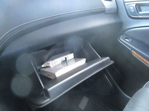 Used 2020 Chevrolet Suburban Premier image 13