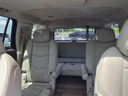 Used 2017 Cadillac Escalade Luxury AWD/4WD image 8