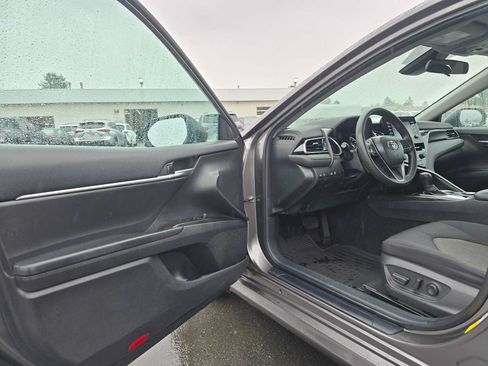 Used 2022 Toyota Camry LE FWD image 19