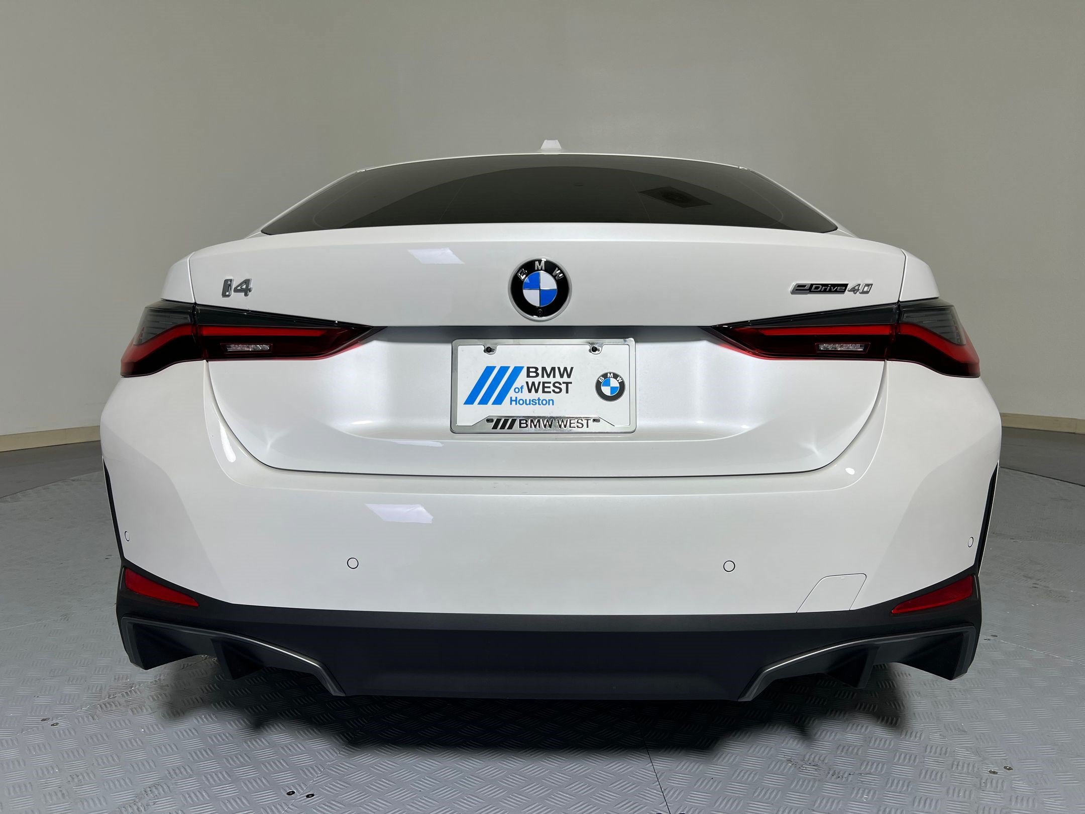 Used 2026 BMW i4 eDrive40 w/ Premium Package RWD image 9