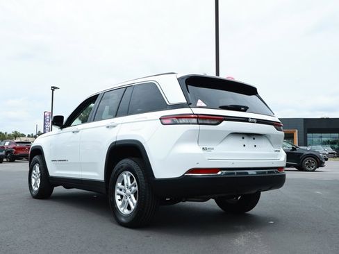 Certified 2023 Jeep Grand Cherokee Laredo RWD image 8