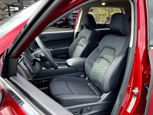 New 2026 Nissan Pathfinder SV image 9