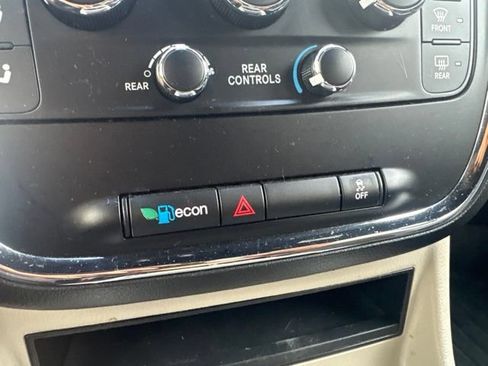 Used 2019 Dodge Grand Caravan SXT FWD image 19