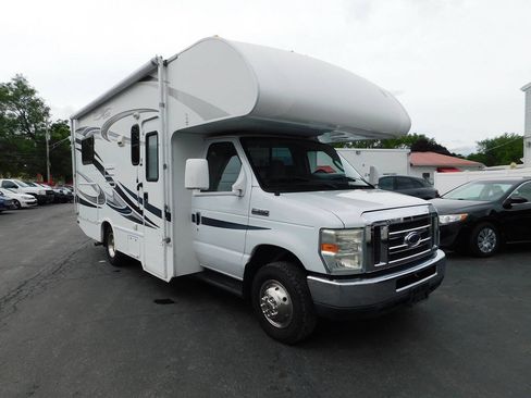 Used 2013 Ford E-350 and Econoline 350 Super Duty Wagon w/ Motorhome Prep Pkg RWD image 23