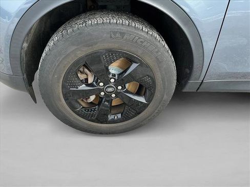 Used 2020 Land Rover Discovery Sport SE image 9