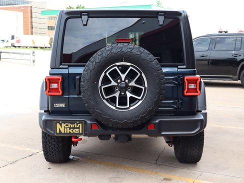 Used 2025 Jeep Wrangler Unlimited Rubicon AWD/4WD image 13