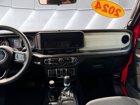 Used 2024 Jeep Wrangler Unlimited Sport AWD/4WD image 12