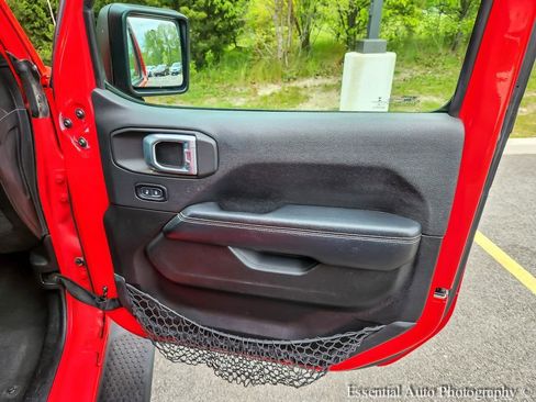 Used 2020 Jeep Wrangler Unlimited Sahara AWD/4WD image 27