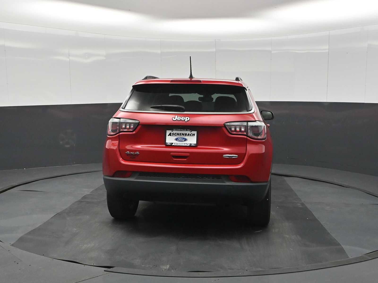 Used 2019 Jeep Compass Latitude w/ Popular Equipment Group AWD/4WD image 8