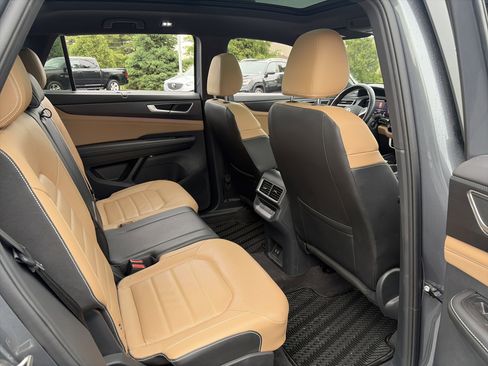 Used 2024 Volkswagen Atlas Cross Sport SEL R-Line AWD/4WD image 28