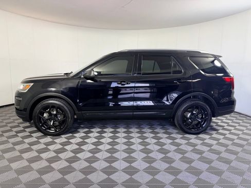 Used 2018 Ford Explorer XLT FWD image 10