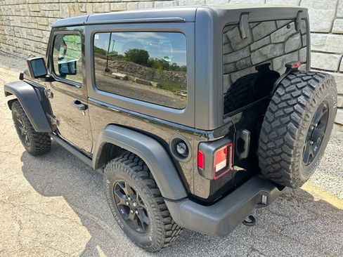 Used 2022 Jeep Wrangler Sport AWD/4WD image 4