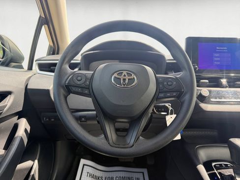 Used 2025 Toyota Corolla LE FWD image 12