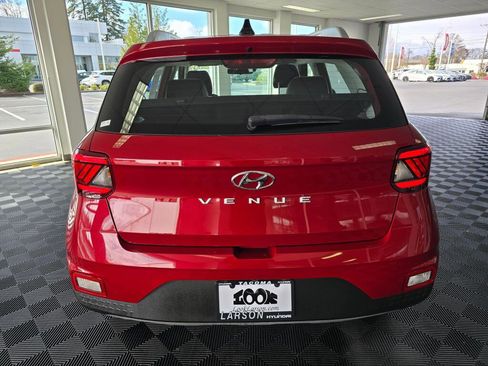 Used 2022 Hyundai Venue Limited FWD image 4