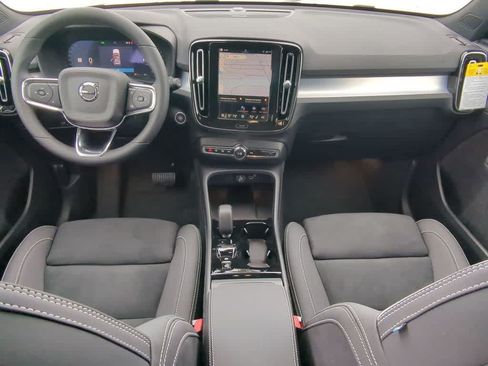 Used 2026 Volvo XC40 B5 Ultra w/ Protection Package Premier AWD/4WD image 15
