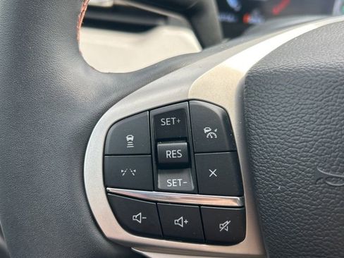 Used 2025 Ford Explorer Active AWD/4WD image 11