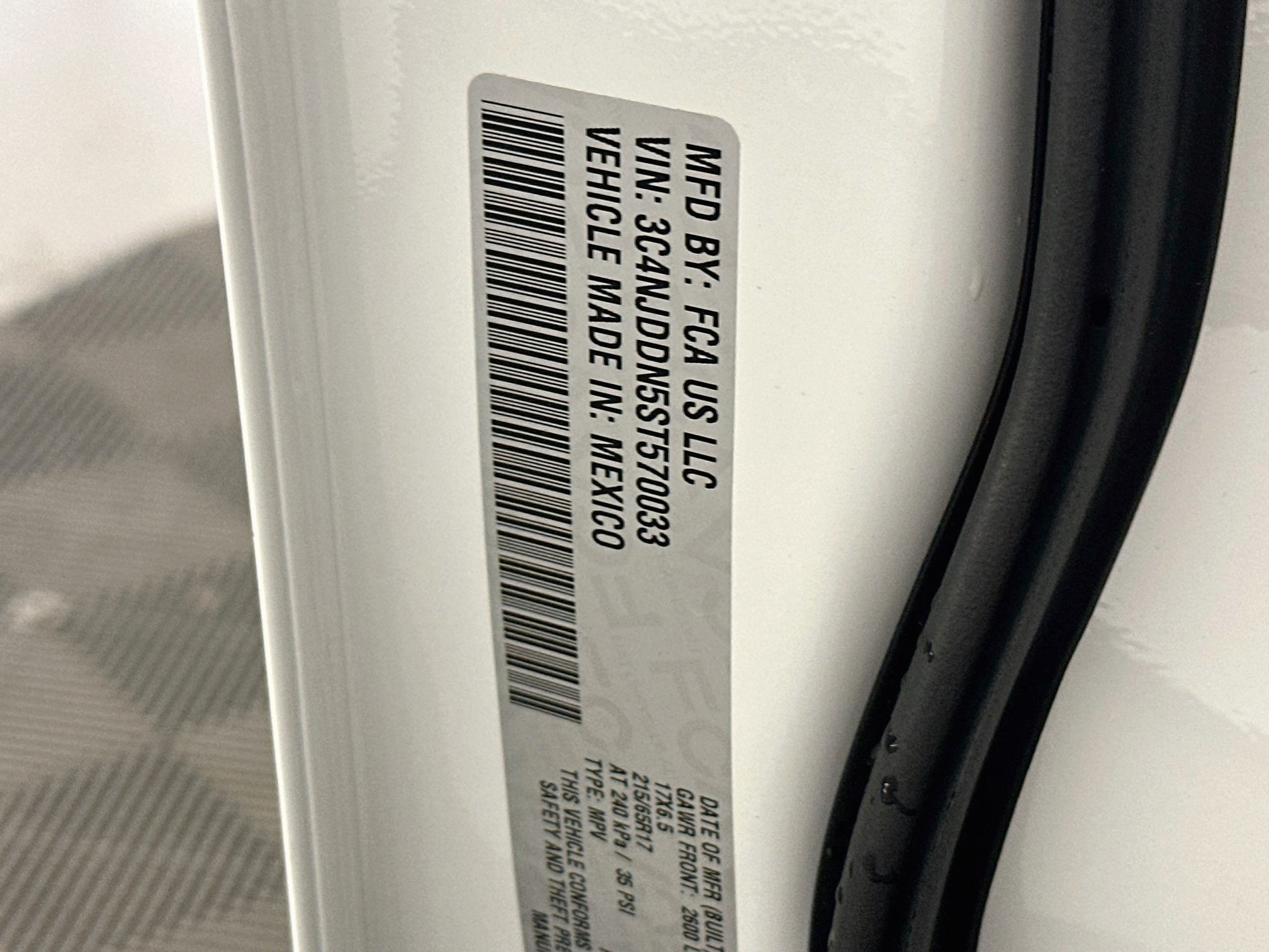 Used 2025 Jeep Compass Trailhawk AWD/4WD image 12