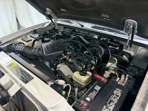 Used 2003 Ford Explorer Sport Trac XLT image 50