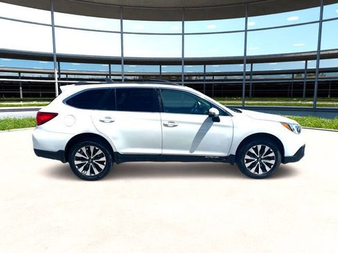 Used 2017 Subaru Outback 2.5i Limited image 3
