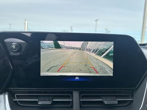 Used 2025 Chevrolet Trax LT w/ LT Convenience Package image 29