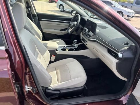 Used 2023 Nissan Altima 2.5 SV w/ SV Premium Package FWD image 12