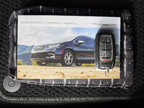 Used 2023 Chrysler Pacifica Pinnacle image 54