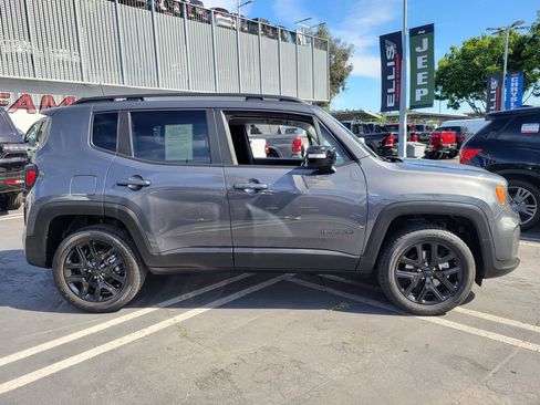 Used 2023 Jeep Renegade Altitude AWD/4WD image 28