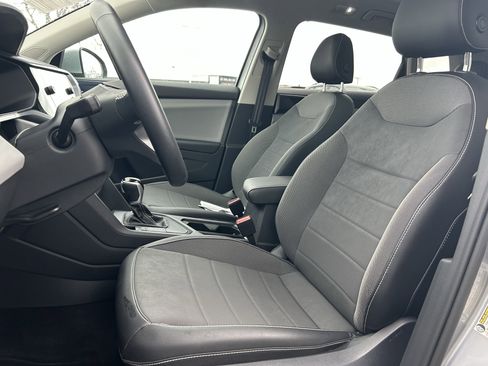 Certified 2022 Volkswagen Taos SE w/ Panoramic Sunroof Package image 22