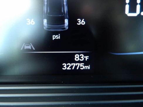 Used 2023 Hyundai Venue SEL w/ Cargo Package FWD image 20